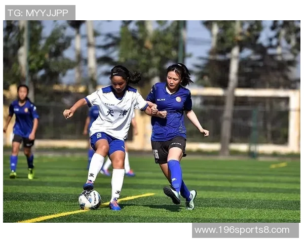 掌握足球运球技巧的关键要领与实用训练方法解析 掌握足球运球技巧的关键要领与实用训练方法解析